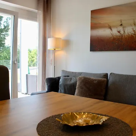 Seeblick-apartment Mit Garten In