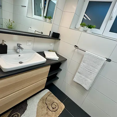 Apartamento Seeblick-apartment Mit Garten In Velden am Wörthersee